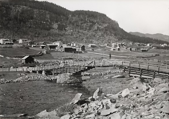 Sundre med gamlebrua ca1912